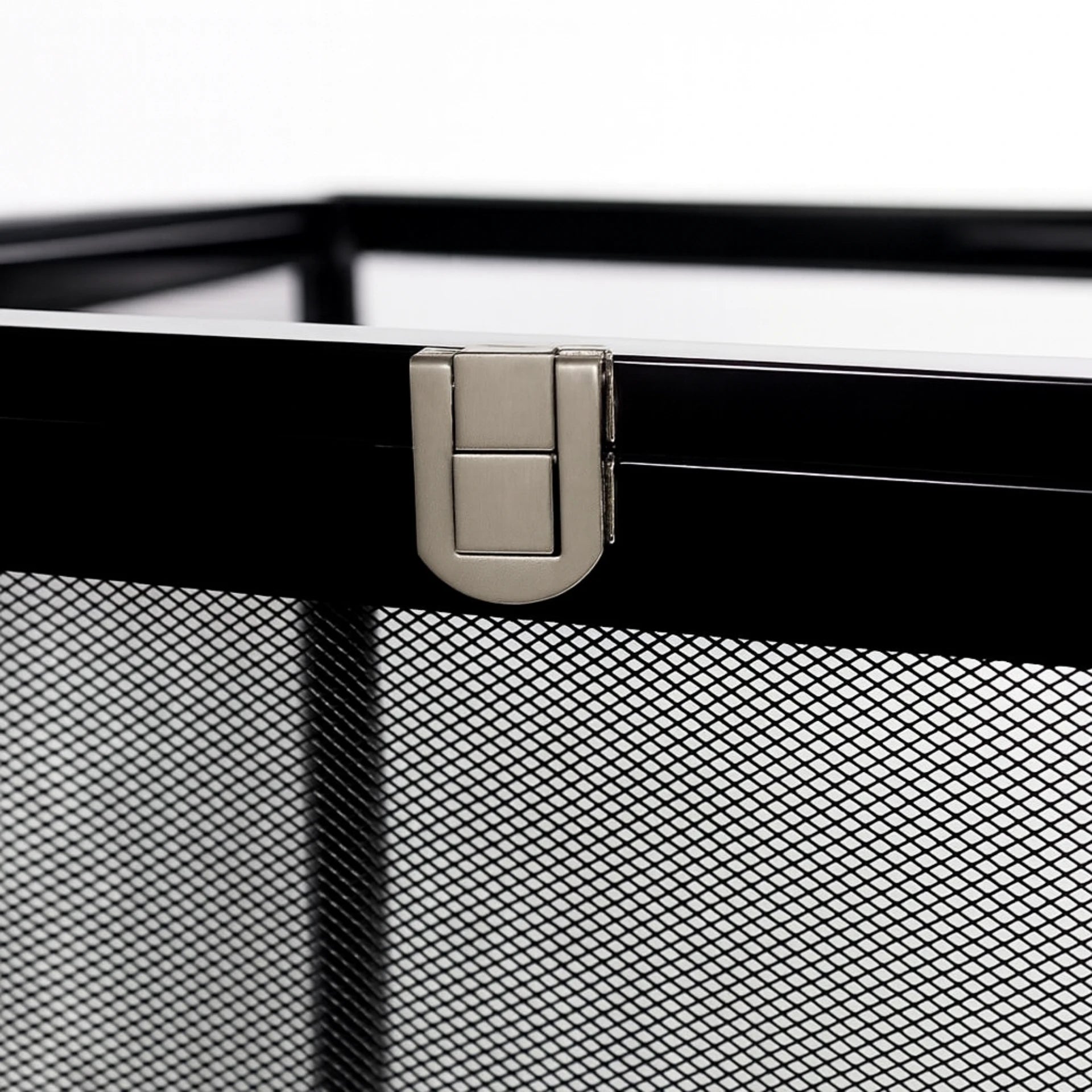 Terrarium grillagé en aluminium – Haute ventilation et visibilité 